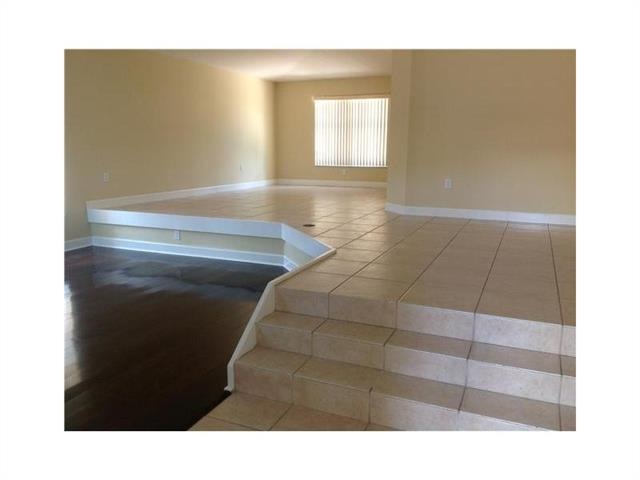 6752 NW 111th Ave, Doral, FL 33178 - photo 1