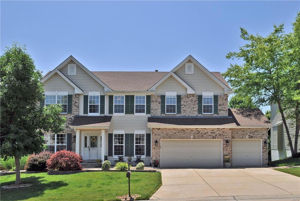 Beautiful inside and out! Brick/Vinyl front exteri