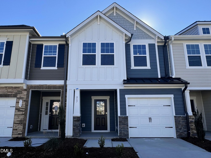 917 Kensley Grove Ln unit 31, Fuquay-Varina, NC 27526 - photo 1