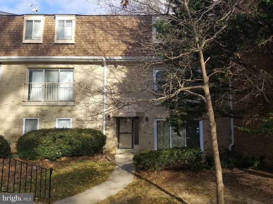 3748 Persimmon Cir unit 3748, Fairfax, VA 22031 - photo 1