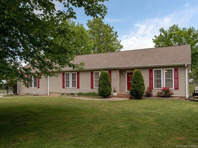 6 Countryside Dr, Hendersonville, NC 28792 - photo 1