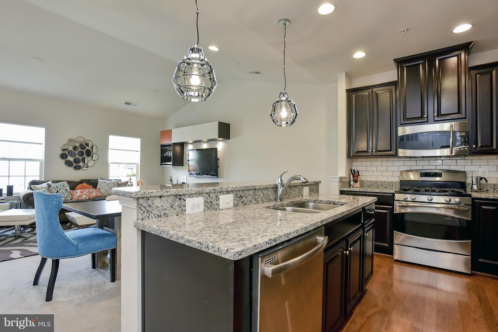 42565 Burbank Terrace unit 6H, Sterling, VA 20166 - photo 1