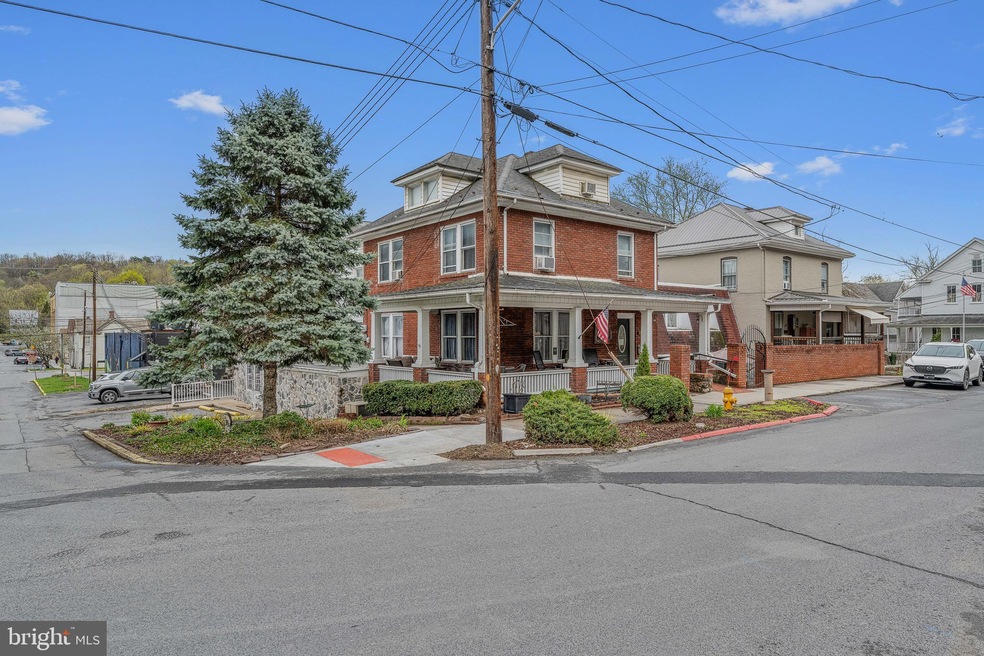 184 Wilkes St unit 3, Berkeley Springs, WV 25411 - photo 1