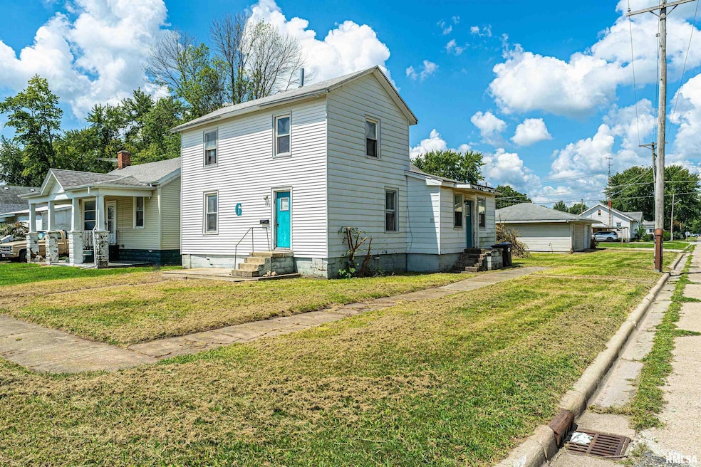 723 N Sherman St, Lincoln, IL 62656 - photo 1