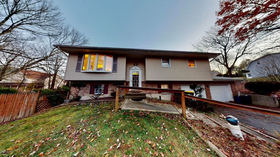 176 Skyview Cir, Sciota, PA 18354 - photo 1