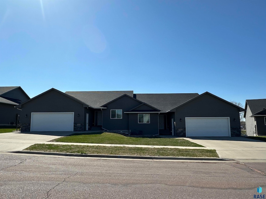 1213 N Archer Ave, Sioux Falls, SD 57103 - photo 1