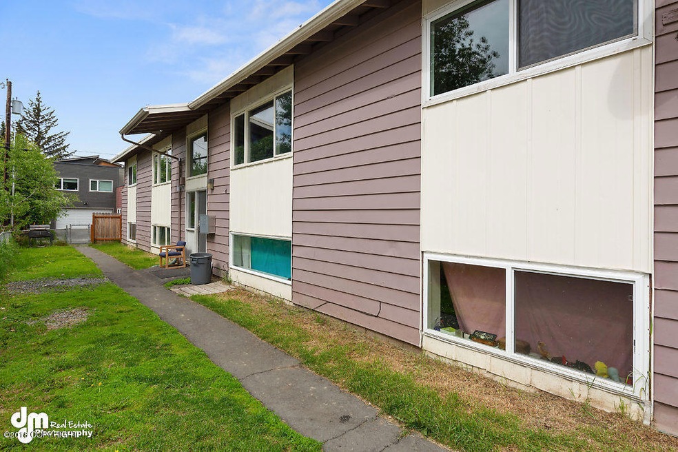 Front Exterior_CG_7536-SMALL