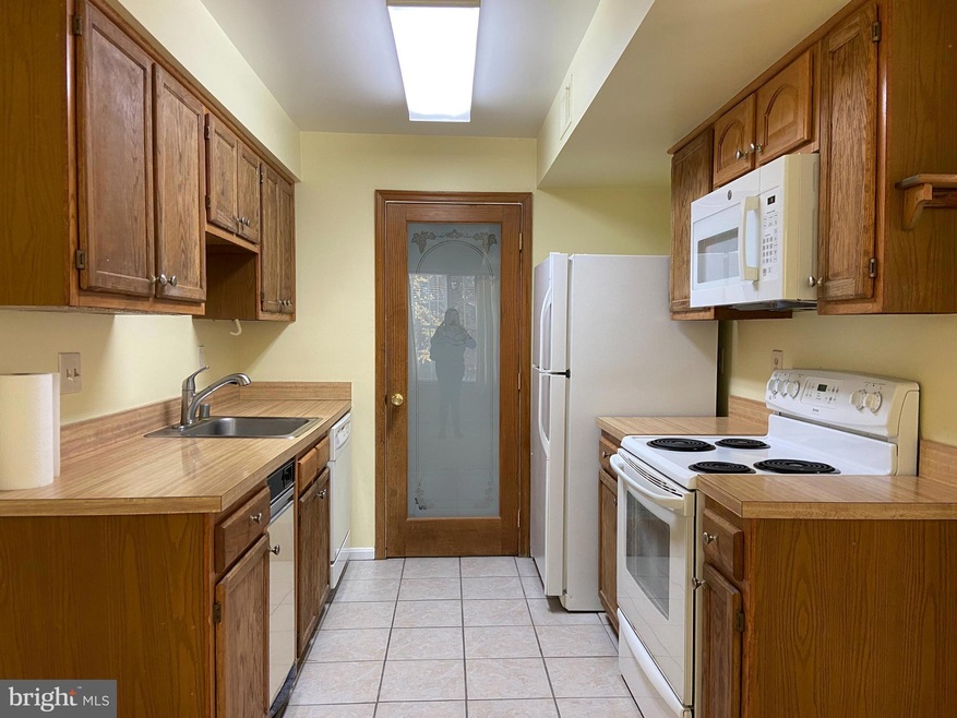 20252 Shipley Terrace unit 6-C-202, Germantown, MD 20874 - photo 1