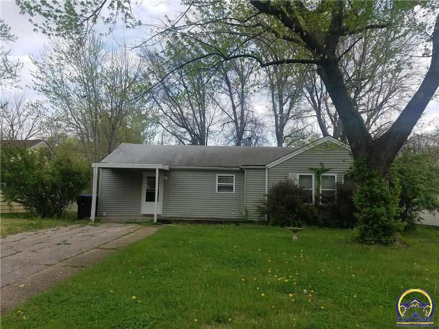 2424 SW Mission Ave, Topeka, KS 66614 - photo 1