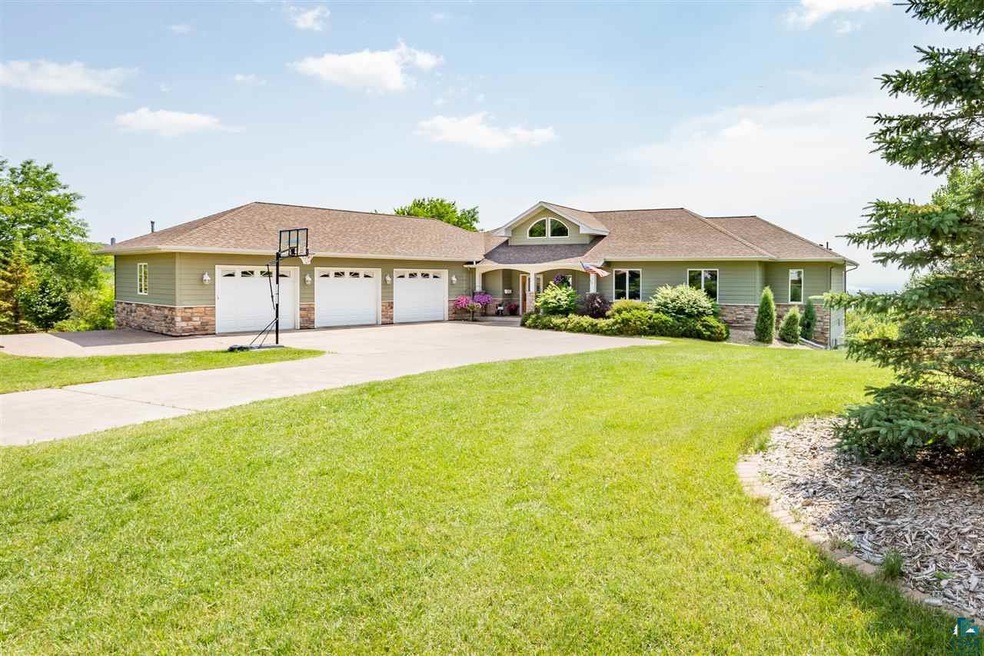 2526 W 13th St, Duluth, MN 55806 - photo 1