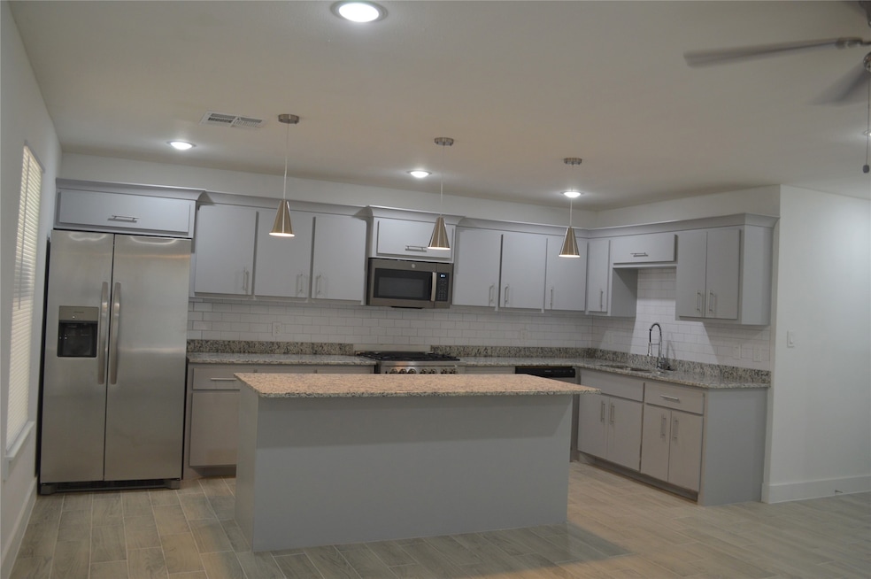 214 Basswood Dr unit C, Spring, TX 77386 - photo 1