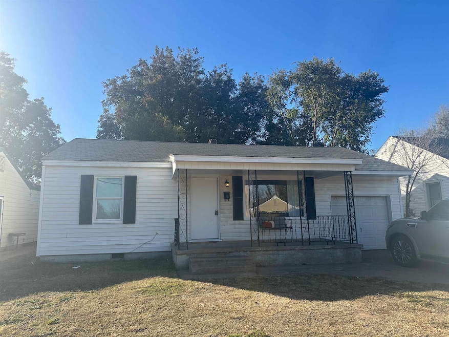 726 N 16th St, Enid, OK 73701 - photo 1