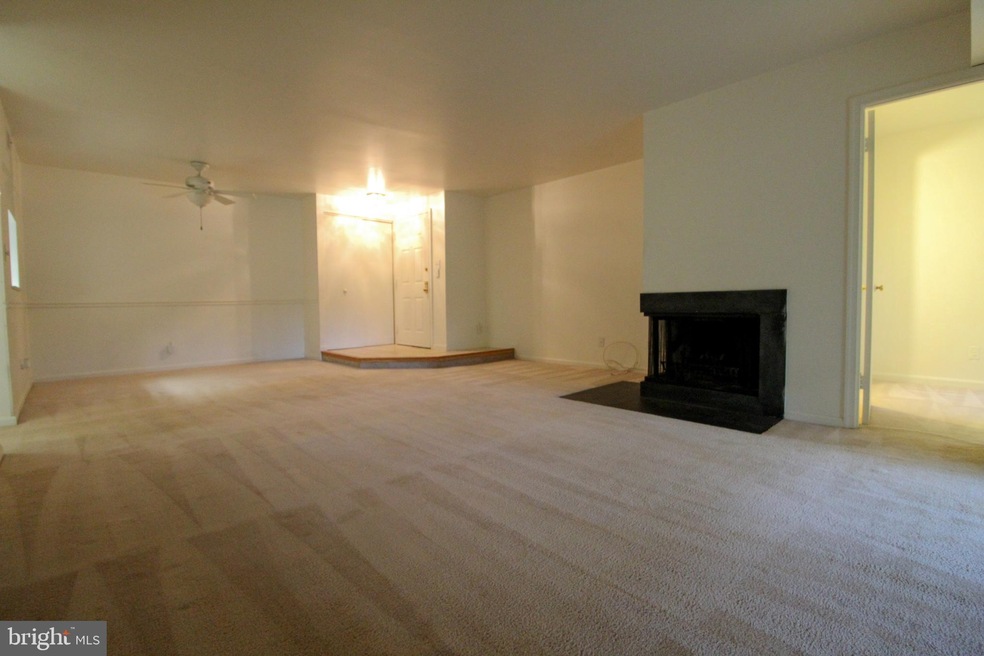 5914 Cove Landing Rd unit 303, Burke, VA 22015 - photo 1