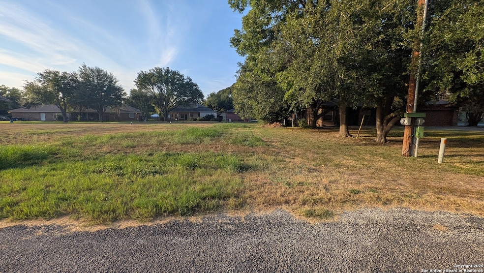 138 Fairwind Ln, McQueeney, TX 78123 - photo 1