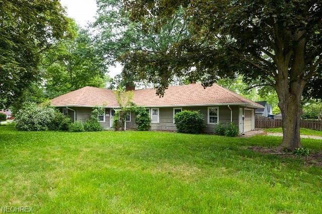 454 Crescent Dr, Berea, OH 44017 - photo 1