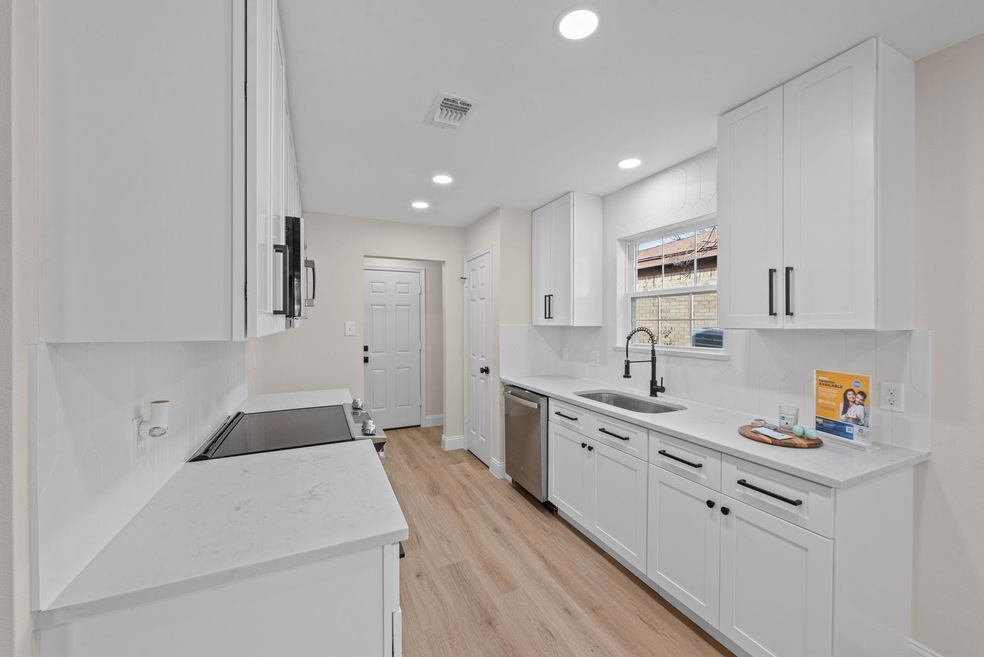 5600 Newman Dr, North Richland Hills, TX 76180 - photo 1