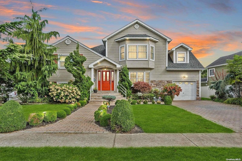 2861 Alfred Ct, Oceanside, NY 11572 - photo 1