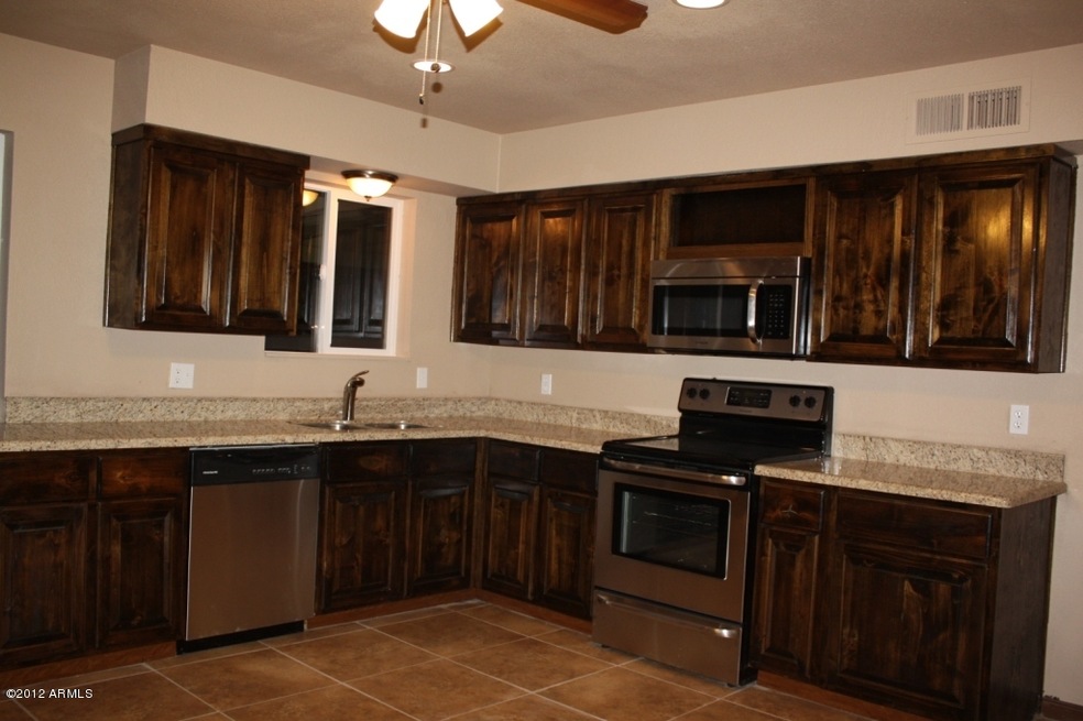 BEAUTIFUL GRANITE KITCHEN 20 INCH TILE