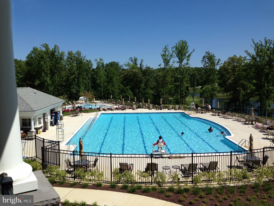 3834 Effie Fox Way unit 905B, Upper Marlboro, MD 20774 - photo 1