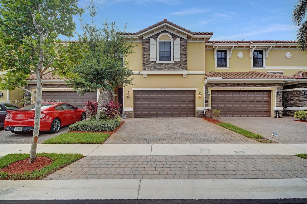 819 E Village Cir, Davie, FL 33325 - photo 1