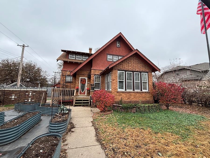 711 W 4th St, Yankton, SD 57078 - photo 1