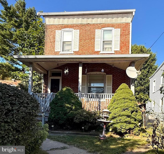 330 Fairview Rd, Crum Lynne, PA 19022 - photo 1