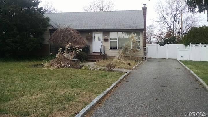 806 Brent Dr, Wantagh, NY 11793 - photo 1