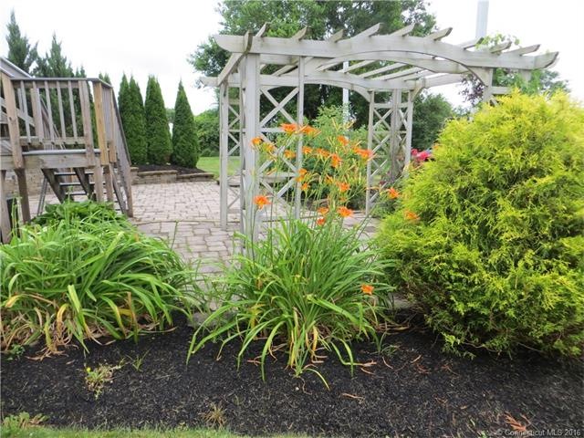 40 Farmstead Ln, Suffield, CT 06078 - photo 1