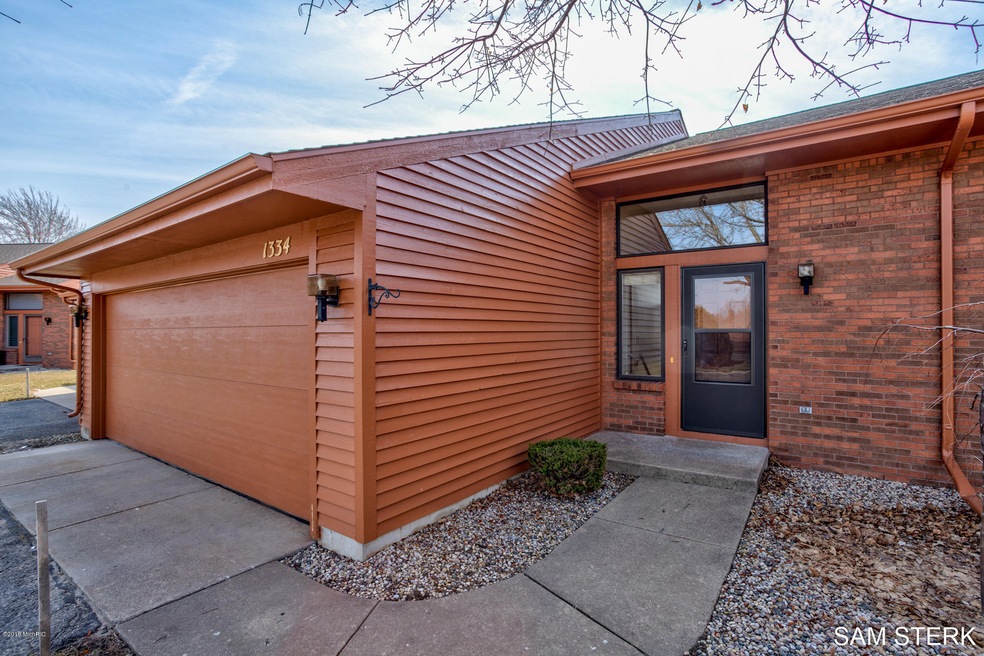 1334 Bent Tree Dr, Hudsonville, MI 49426