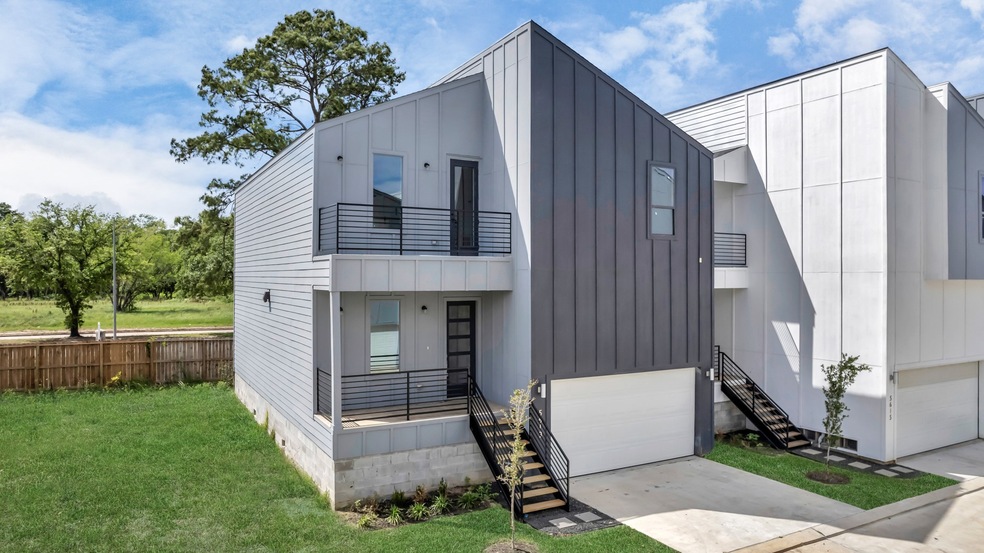 5613 Savyon Dr, Houston, TX 77091 - photo 1