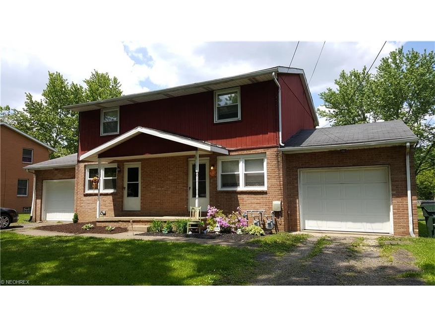 Welcome to 2611 - 2613 41st St NE!