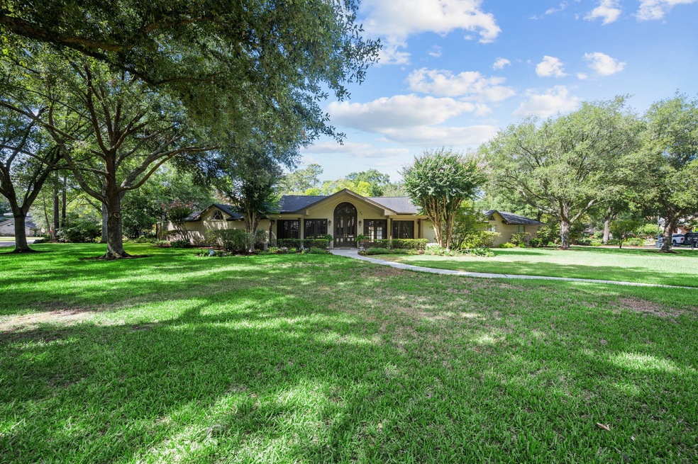 38 Sandalwood Dr, Houston, TX 77024 - photo 1