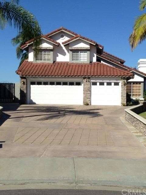 6-8 car drive with gated private RV or boat parkin