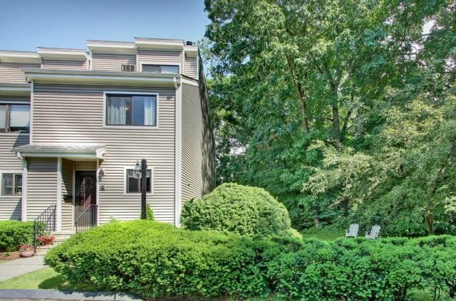 200 Melody Ln unit 200, Fairfield, CT 06824 - photo 1