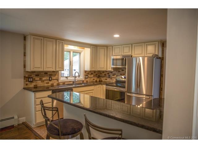 32 Carriage Dr, Enfield, CT 06082 - photo 1