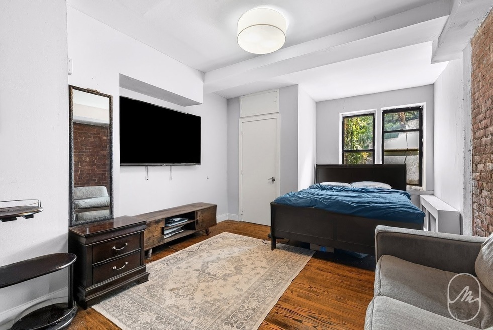 310 W 22nd St unit 2-B, New York, NY 10011 - photo 1