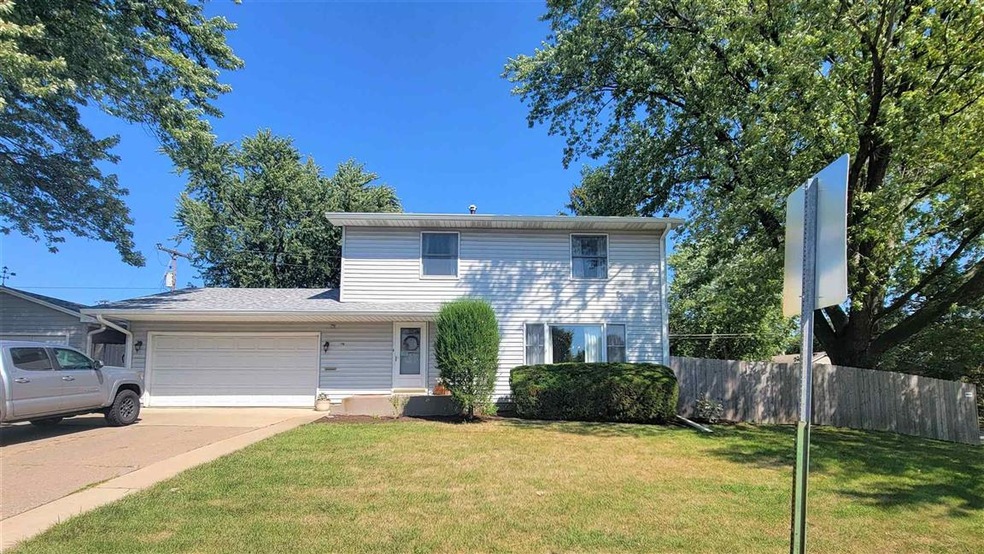 408 Westerfield Rd, Davenport, IA 52806 - photo 1