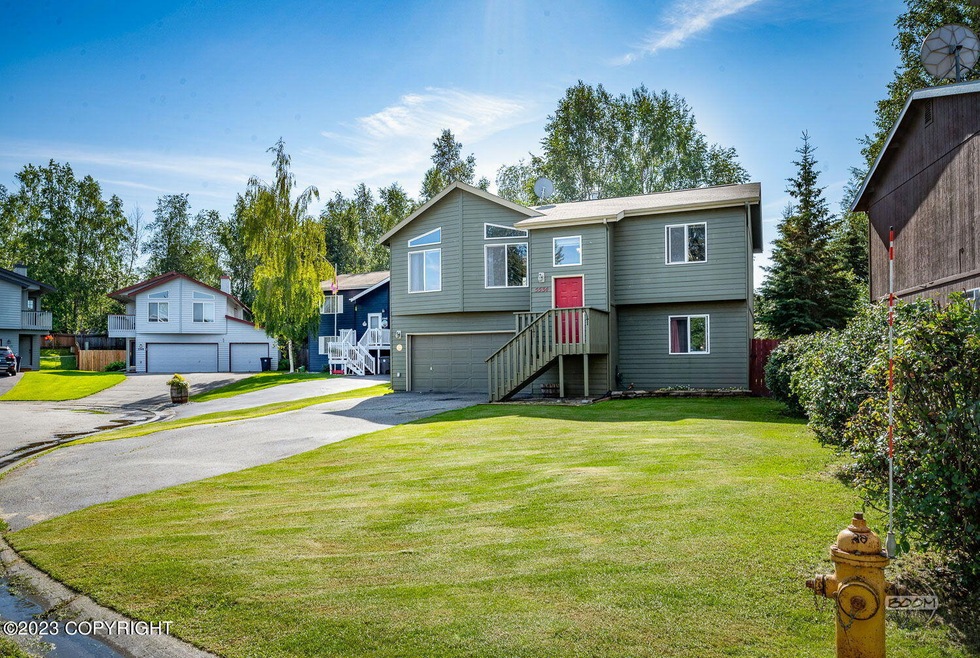 5534 College Meadow Cir, Anchorage, AK 99504 - photo 1