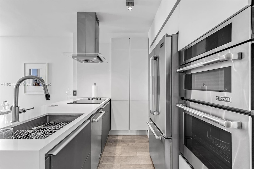 55 SE 6th St unit 3007, Miami, FL 33131 - photo 1