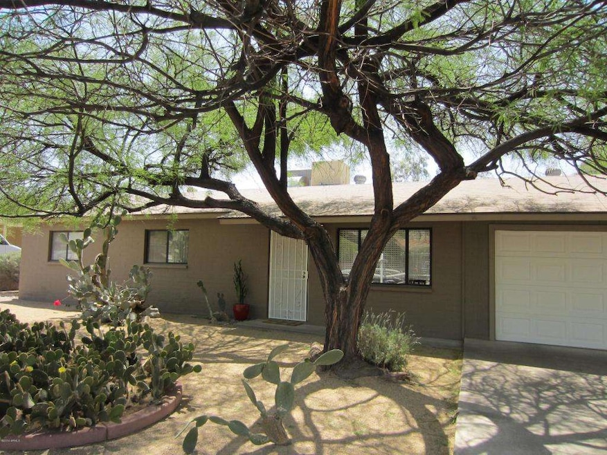 1407 E Griswold Rd, Phoenix, AZ 85020 - photo 1