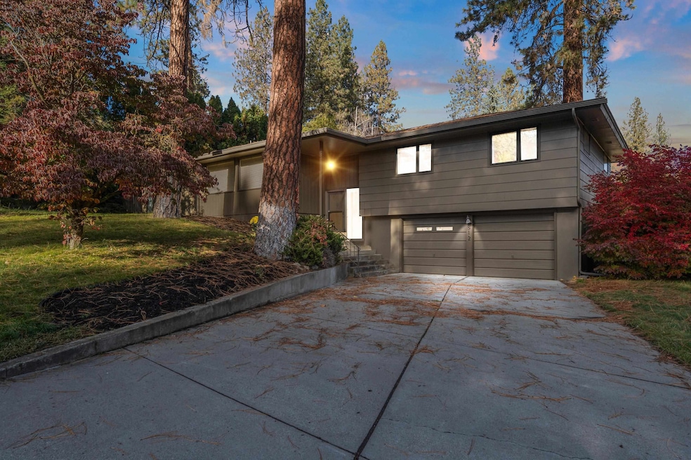 812 W Westover Rd, Spokane, WA 99218 - photo 1
