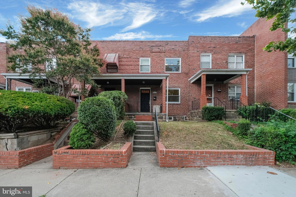 245 S Clinton St, Baltimore, MD 21224 - photo 1