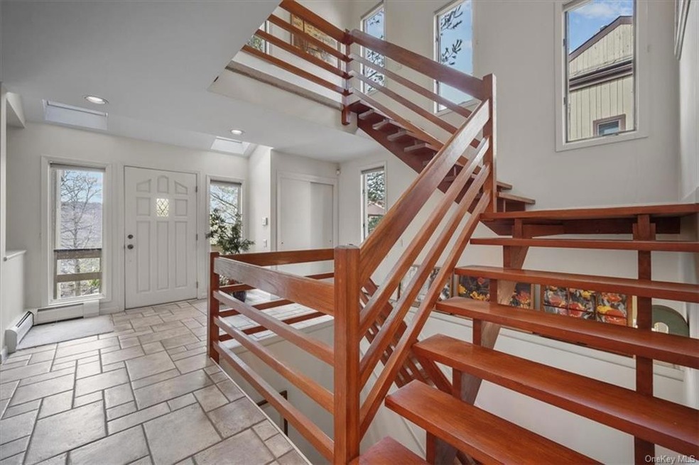 8 Arapaho Ct, Suffern, NY 10901 - photo 1