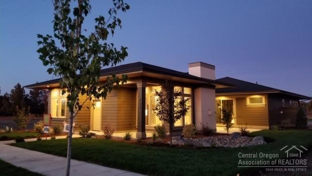 720 NW Rimrock Dr, Redmond, OR 97756 - photo 1