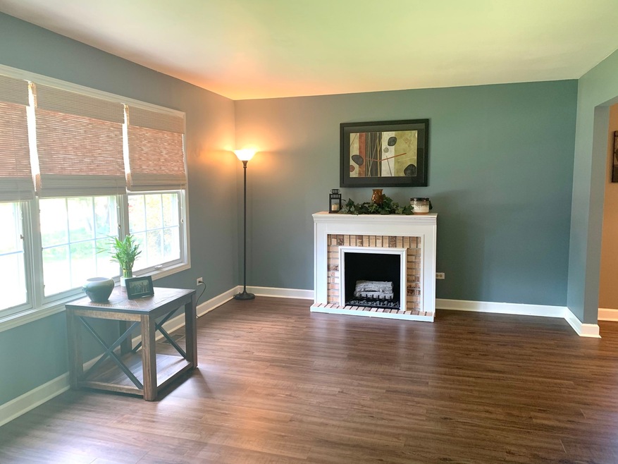 611 Lilac Dr, Algonquin, IL 60102 - photo 1