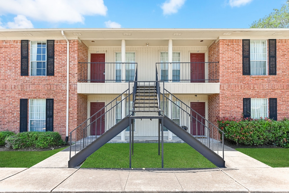 For Rent $1,100/month • Co-Listing Agent
