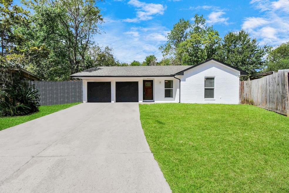 9119 Rutherford Ln, Houston, TX 77088 - photo 1