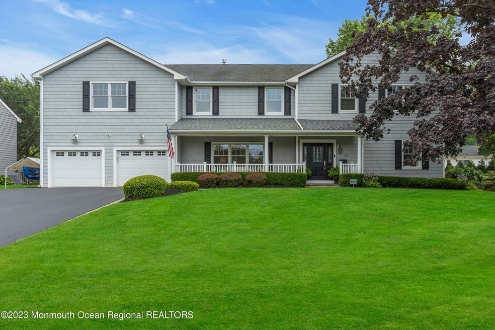 CUSTOM 6 BEDROOM 3 1/2 BATH COLONIAL