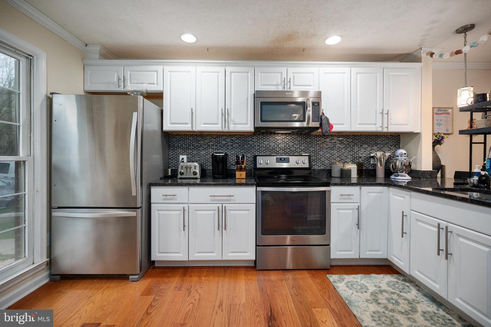 8505 Chapman Oak Ct, Springfield, VA 22153 - photo 1