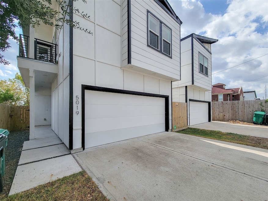 5019 Creekmont Dr, Houston, TX 77091 - photo 1